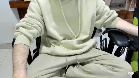 microfama00 online show from 04/20/26, 07:22