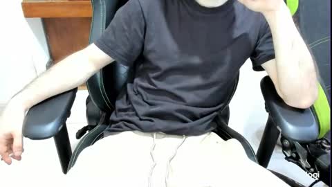 microfama00 online show from 04/21/26, 05:47