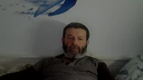 Snapshot of midhir chatting on 01/25/25, 01:19 kike online show from 01/25/25, 01:19