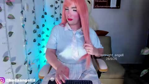 Snapshot of midnight_angell chatting on 09/29/25, 12:27       online show from 09/29/25, 12:27