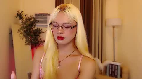 Marie Antoinette online show from 05/13/26, 05:10