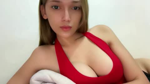 Snapshot of midnightluna_xoxo chatting on 05/27/26, 11:35 Its me Liza online show from 05/27/26, 11:35