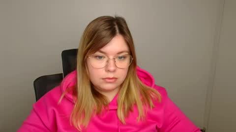 Mariana online show from 10/19/25, 05:19