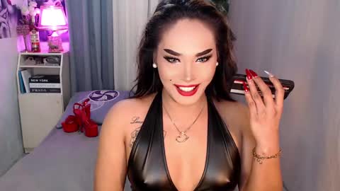 Snapshot of midnightraven27 chatting on 12/21/24, 02:58  Dont forget to follow online show from 12/21/24, 02:58