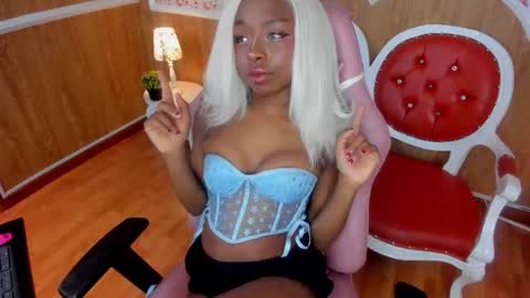 Snapshot of midnigth_blue chatting on 11/08/25, 12:27 Call Me Blue ONLINE GTM -5 7001400 online show from 11/08/25, 12:27