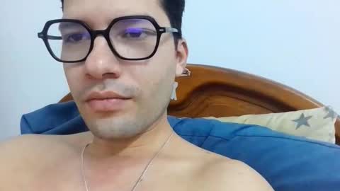 Snapshot of midoumas1 chatting on 11/15/25, 02:46 Sam online show from 11/15/25, 02:46