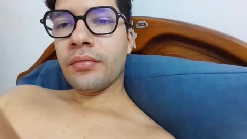 Snapshot of midoumas1 chatting on 11/16/25, 12:22 Sam online show from 11/16/25, 12:22