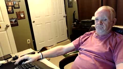 midwestdad09 online show from 04/12/26, 01:32