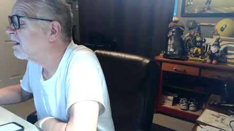 Snapshot of midwestdad09 chatting on 06/21/26, 10:51 midwestdad09 online show from 06/21/26, 10:51