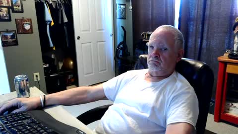 Snapshot of midwestdad09 chatting on 07/03/26, 01:50 midwestdad09 online show from 07/03/26, 01:50