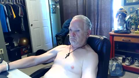 Snapshot of midwestdad09 chatting on 07/14/26, 06:35 midwestdad09 online show from 07/14/26, 06:35