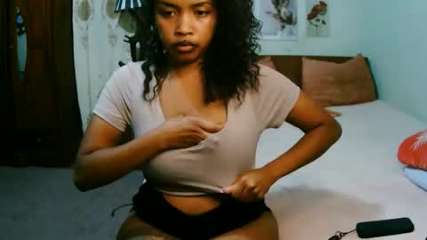 miel_07 online show from 04/18/26, 11:03