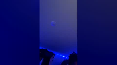 Snapshot of mifriend1998 chatting on 12/17/25, 12:00 mifriend1998 online show from 12/17/25, 12:00