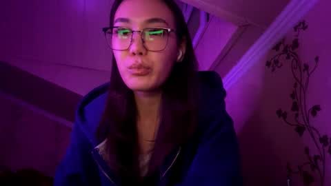 Snapshot of migdaliafenlon chatting on 10/18/25, 02:29 Nova online show from 10/18/25, 02:29