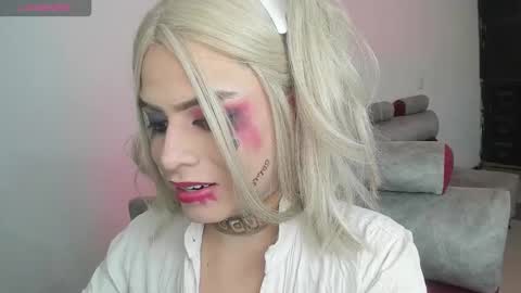 Snapshot of mihaadamss chatting on 10/04/25, 02:42 MihaAdamss online show from 10/04/25, 02:42