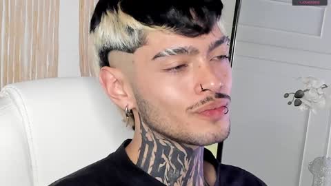 Snapshot of mihailleroy chatting on 12/20/24, 12:41 MIHAIL LEROY finally independent model online show from 12/20/24, 12:41