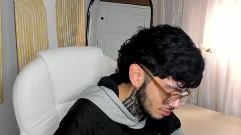 Snapshot of mihailleroy chatting on 02/05/25, 02:29 MIHAIL LEROY finally independent model online show from 02/05/25, 02:29