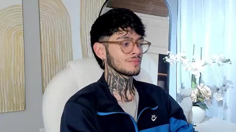 Snapshot of mihailleroy chatting on 02/20/25, 01:25 MIHAIL LEROY finally independent model online show from 02/20/25, 01:25