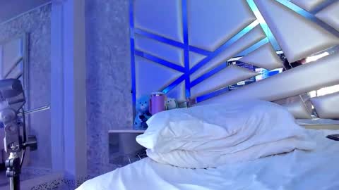 Snapshot of miia02 chatting on 02/26/26, 12:31 MIA 3 online show from 02/26/26, 12:31