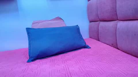 Mia  online show from 10/05/25, 11:52