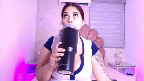 Mia  online show from 11/16/25, 12:00