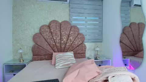 Mia  online show from 12/15/25, 11:58