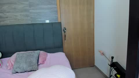 Snapshot of miia_belll chatting on 05/15/26, 07:48 Mia online show from 05/15/26, 07:48