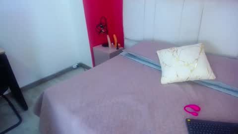 Miia colliins   online show from 09/22/25, 01:24