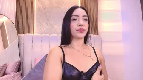 miia scoott  online show from 11/28/25, 11:57