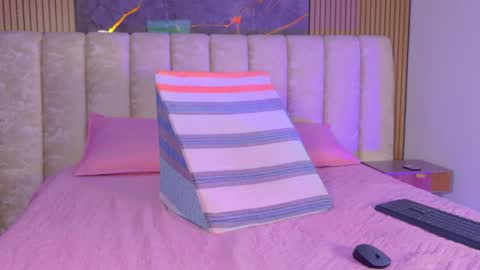 miia scoott  online show from 12/16/25, 11:59