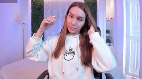 Miia 3 online show from 12/01/25, 12:32