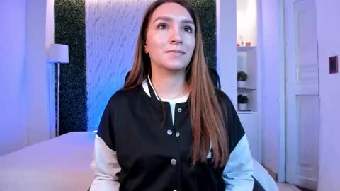 Miia 3 online show from 12/19/25, 11:39