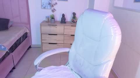 M I I A     online show from 06/02/26, 09:28