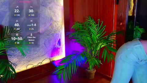 Snapshot of miiaa_cooper chatting on 05/08/26, 03:28 CALL ME MIA online show from 05/08/26, 03:28