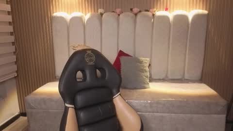 miiaa_evans1 online show from 02/24/26, 08:29