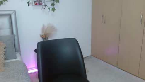 miiaa_k online show from 04/20/26, 10:51