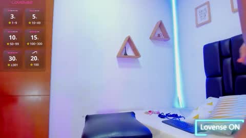 mia sofia online show from 10/25/25, 08:03