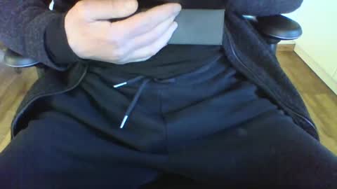 mik online show from 01/31/25, 10:52