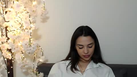 Mika online show from 10/30/25, 04:52