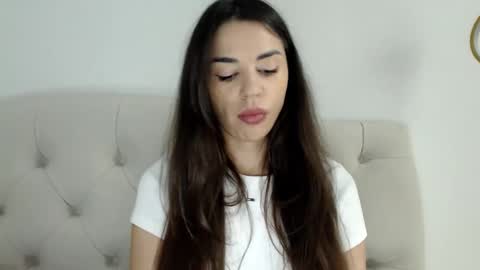 Mika online show from 11/23/25, 11:21