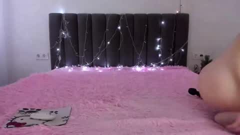 Mika online show from 12/25/24, 07:24