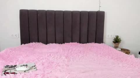 Mika online show from 02/06/25, 01:27