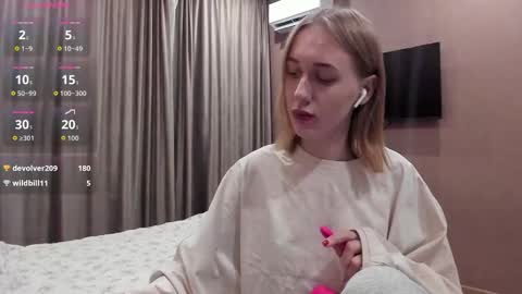 Mika online show from 11/09/25, 11:36