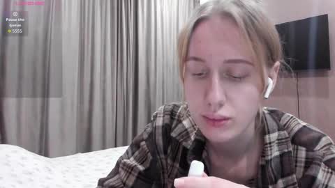 Mika online show from 12/01/25, 11:32