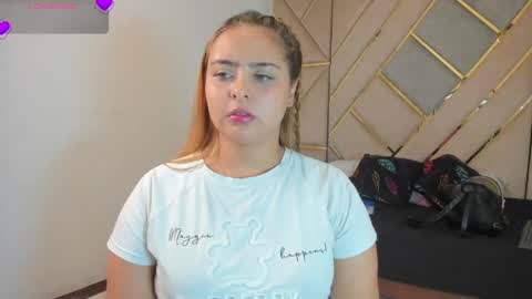 Snapshot of mikaelastonne chatting on 04/20/26, 06:42 Mikaela blondie bigass online show from 04/20/26, 06:42