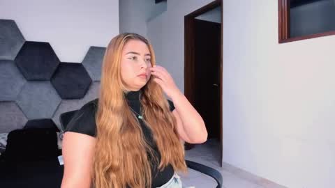 Snapshot of mikaelastonne chatting on 04/27/26, 07:01 Mikaela blondie bigass online show from 04/27/26, 07:01