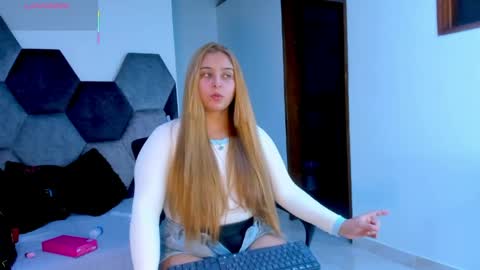 Snapshot of mikaelastonne chatting on 05/21/26, 07:54 Mikaela blondie bigass online show from 05/21/26, 07:54