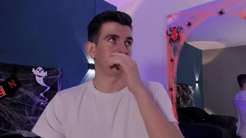 mikael online show from 10/31/25, 04:24