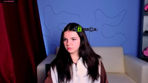 Mika online show from 11/22/25, 12:04