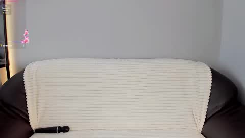 mikasssu online show from 10/25/25, 10:56